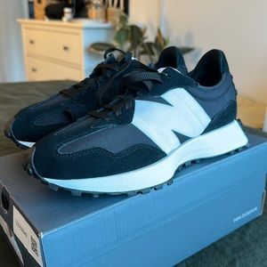 New Balance 327 Black Sneakers